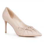 Szpilki skórzane z marszczonym przodem kolor jasny beż