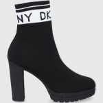 Dkny Botki damskie kolor czarny na słupku kolor czarny
