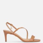 Skórzane jasnobrązowe sandały zapinane na regulowany pasek