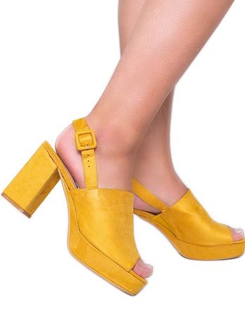 Musztardowe sandały na słupku Chikie żółte