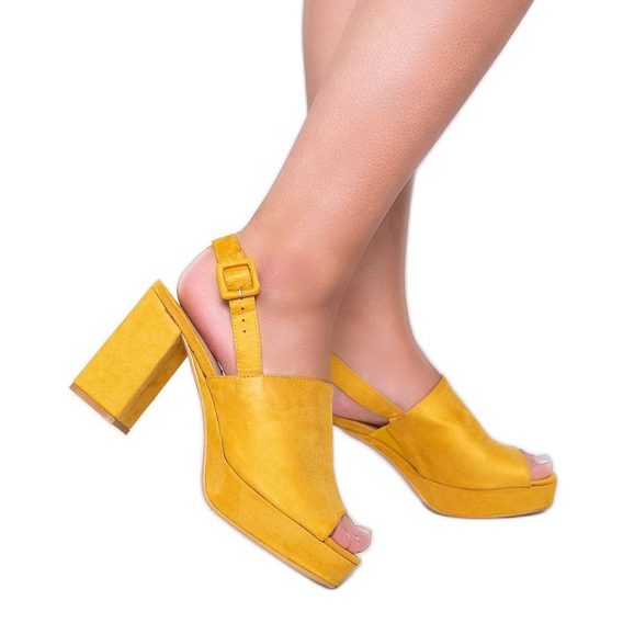 Musztardowe sandały na słupku Chikie żółte