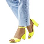 Żółte neonowe sandały na słupku Polet