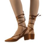 Brązowe wiązane czółenka na słupku Victoris kolor Brązowe.