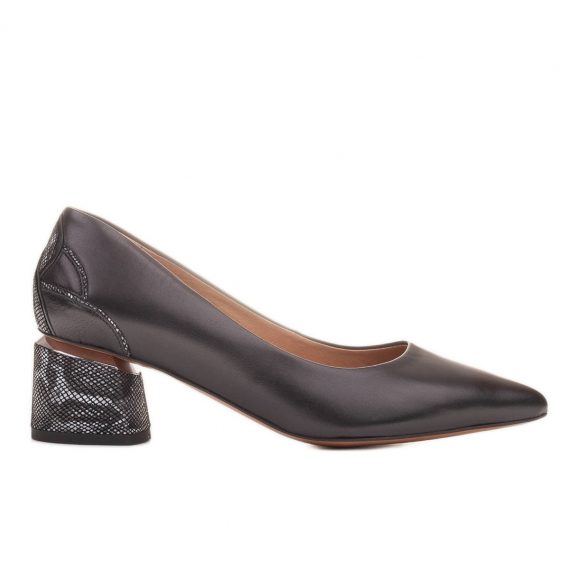 Marco Shoes Czółenka z czarnej skóry z kwiatowym wzorem kolor Czarne.