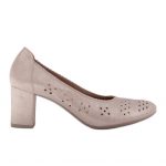 Marco Shoes Skórzane czółenka z perforacją na szerszą stopę beżowy kolor Beżowy.