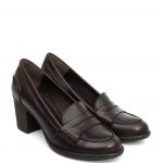 Skórzane czółenka w kolorze ciemnobrązowym kolor brown.