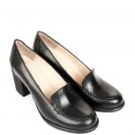 Skórzane czółenka w kolorze czarnym kolor black.