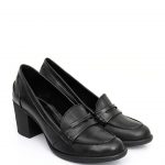 Skórzane czółenka w kolorze czarnym kolor black.