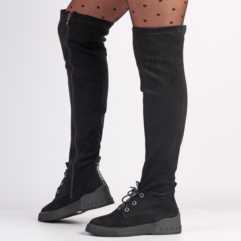 Czarne zamszowe kozaki damskie na traperze Suzana 480 Gruby Spód kolor Czarny