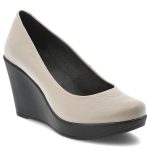 Beżowe Czółenka Karino Eleganckie Obuwie Damskie Na Koturnie kolor beżowy.