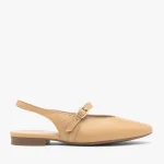 Beżowe czółenka bez pięty ze skóry licowej kolor Beżowy.