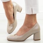 Beżowe czółenka damskie na obcasie Potocki 12569 kolor Beżowy.