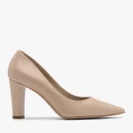 Beżowe czółenka na grubej szpilce kolor Beżowy.