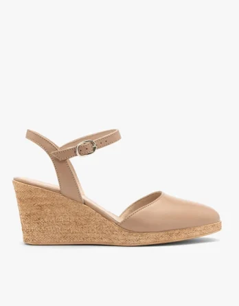 Beżowe czółenka na platformie kolor Beżowy.