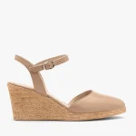 Beżowe czółenka na platformie kolor Beżowy.