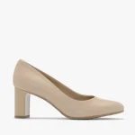 Beżowe czółenka na słupku kolor Beżowy.