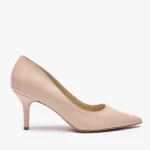 Beżowe czółenka ze skóry licowej kolor Beżowy.