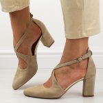 Beżowe skórzane zamszowe czółenka damskie na słupku Prestige 2045/obl kolor Beżowy.