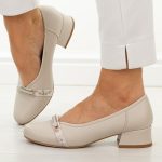 Białe czółenka damskie na obcasie Jezzi Asa279-2 kolor Biały.