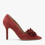 Bordowe czółenka na szpilce z kwiatem kolor Bordowy.