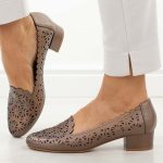 Brązowe ażurowe czółenka damskie na obcasie M.Daszyński Sa200-1 kolor Brązowy.