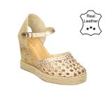 Bullboxer Skórzane czółenka w kolorze beżowym na koturnie rozmiar: 41 kolor beige.