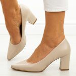 Cieliste czółenka damskie na słupku Sergio Leone Pb414 kolor Cielisty.