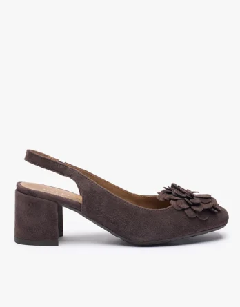Ciemnobrązowe czółenka bez pięty slingback z kwiatem kolor Brązowy.