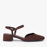 Ciemnobrązowe czółenka slingback na niskim słupku kolor Brązowy.