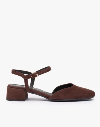 Ciemnobrązowe czółenka slingback na niskim słupku kolor Brązowy.