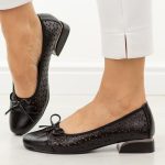 Czarne ażurowe czółenka damskie na obcasie M.Daszyński Sa285-2 kolor Czarny.