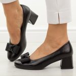 Czarne czółenka damskie na obcasie M.Daszyński Sa281-7 kolor Czarny.