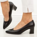 Czarne czółenka damskie na obcasie Sergio Leone Pb413 kolor Czarny.