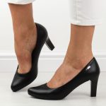 Czarne matowe czółenka damskie na słupku Sergio Leone 1459 kolor Czarny.