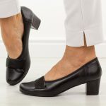 Czarne skórzane Polskie czółenka damskie na obcasie Gregors 1060 kolor Czarny.