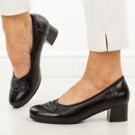 Czarne skórzane czółenka damskie Potocki 19412 kolor Czarny.