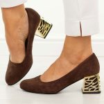 Czekoladowe zamsz Polskie czółenka damskie Suzana 594 kolor Beżowy.