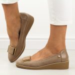 Czółenka damskie na koturnie M.Daszyński 2265-4 Khaki kolor Khaki.