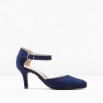 Czółenka z paskiem na wąskim obcasie kolor niebieski.