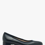 Granatowe czółenka na niskim obcasie kolor Granatowy.