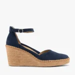 Granatowe czółenka na platformie z paskiem wokół kostki kolor Granatowy.