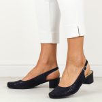 Granatowe skórzane Polskie czółenka damskie bez pięty na obcasie Gregors 704 kolor Granatowy.