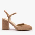 Jasnobrązowe czółenka na słupku kolor Brązowy.