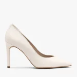 Kremowe czółenka na wysokiej szpilce kolor Beżowy.