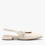 Kremowe czółenka slingback kolor Beżowy.