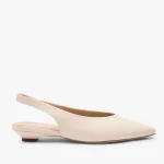 Kremowe czółenka slingback w szpic kolor Beżowy.