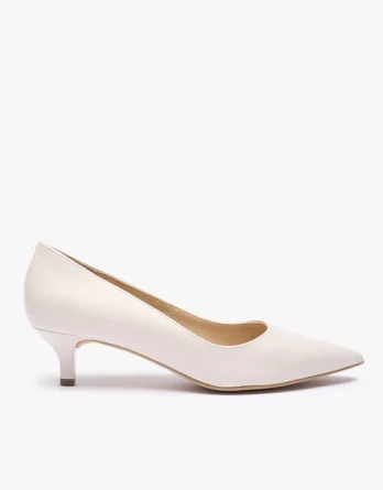 Kremowe czółenka ślubne kitten heels kolor Beżowy.