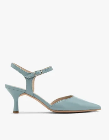 Niebieskie czółenka na lakierowanym obcasie kolor Niebieski.