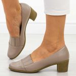 Perłowe skórzane Polskie czółenka damskie Gregors 820 kolor Beżowy.