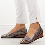 Pewter czółenka damskie z odkrytym palcem Potocki 12402 kolor Srebrny.